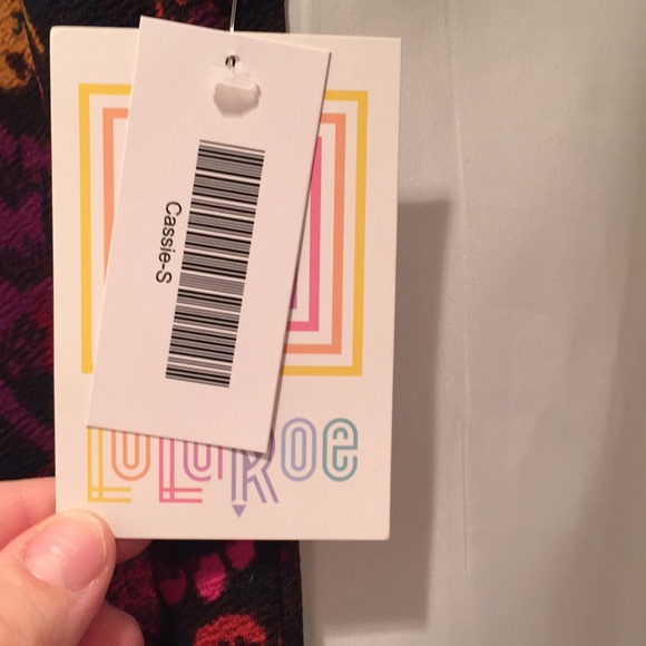 LulaRoe Cassie skirt size small. BRAND NEW - Picture 2 of 2